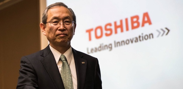O presidente da Toshiba, Satoshi Tsunakawa, durante conferencia da empresa no Japão - AFP