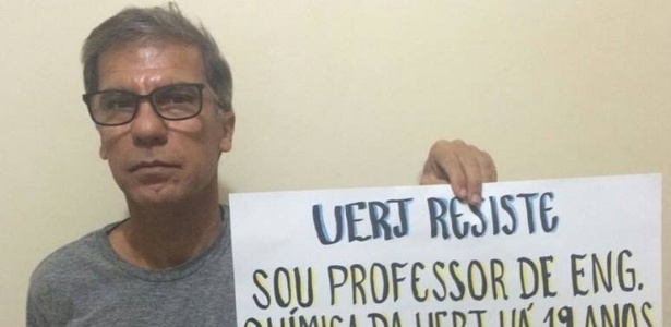 Em Protesto Professor Da Uerj Pede Emprego Nas Ruas Posta Foto E Viraliza Uol