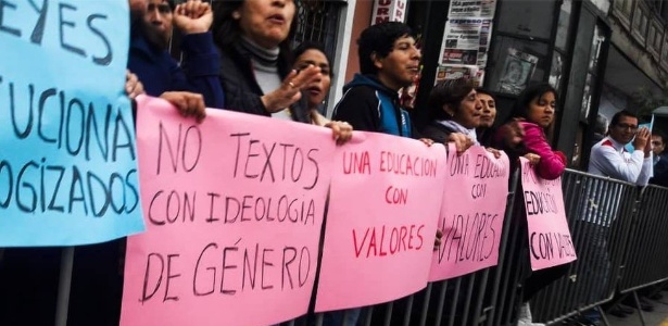 Grupos conservadores e religiosos protestam contra educação de gênero e sexual em escolas na América Latina - Divulgação/Con Mis Hijos No Te Metas