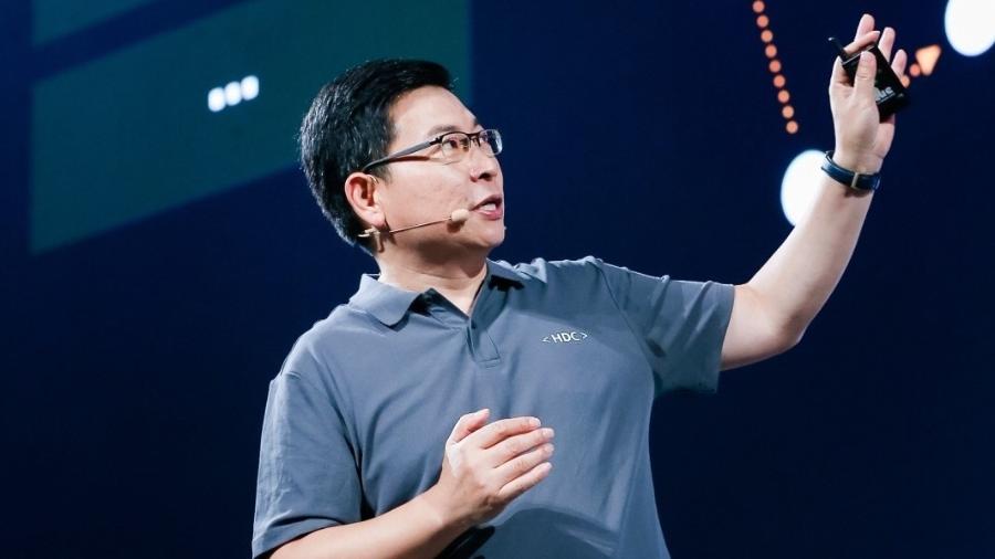 Richard Yu, chefe de aparelhos da Huawei, apresenta o HarmonyOS - Divulgação/Huawei