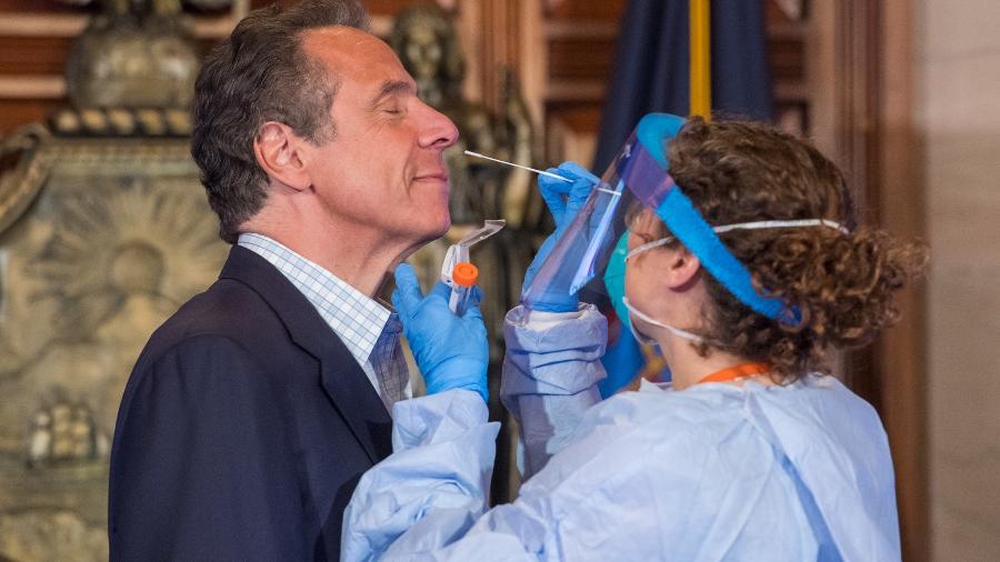 Governador de Nova York, Andrew Cuomo, faz teste de coronavírus ao vivo pela TV - Divulgação/Andrew Cuomo Office