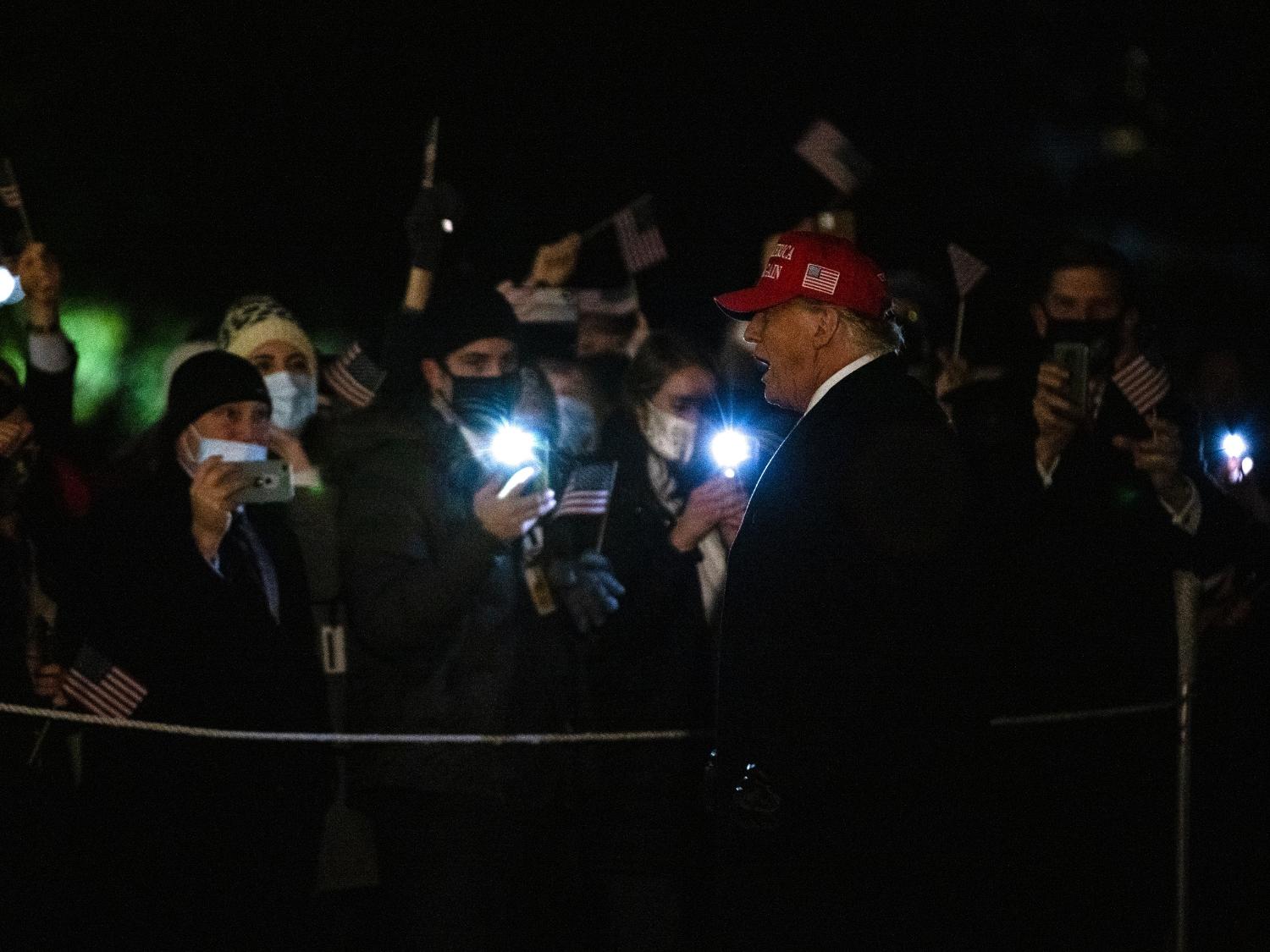 03 nov. 2020 - Donald Trump retorna de madrugada à Casa Branca após cumprir últimas agendas de campanha - Samuel Corum/Getty Images