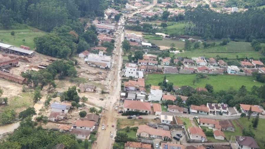 Achei que a cidade fosse derreter' diz prefeito de Bombinhas sobre os  estragos da chuva, Santa Catarina