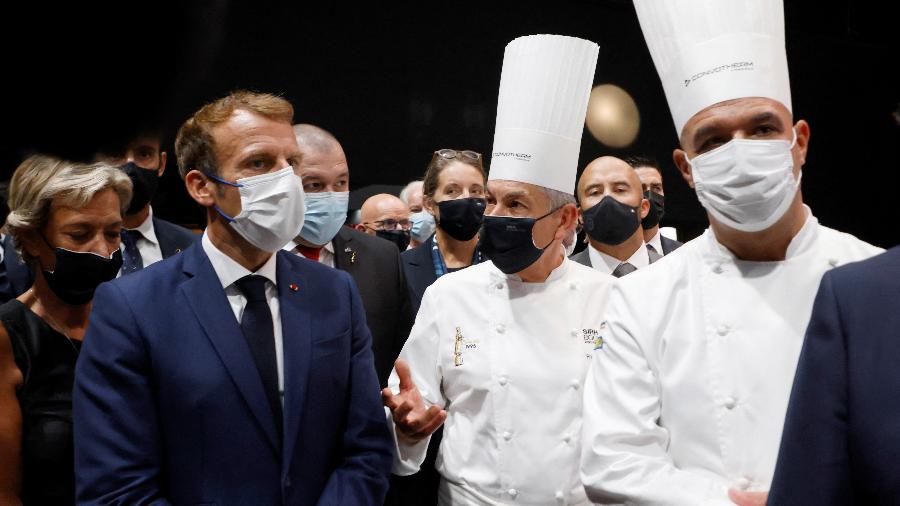 27.set.2021 - O presidente da França Emmanuel Macron durante visita à Feira Internacional de Catering, Hotelaria e Alimentos no salão Eurexpo em Lyon - Ludovic Marin/Pool/AFP
