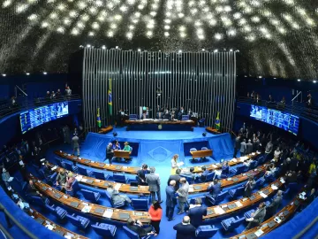 Senado aprova PEC das Drogas em resposta ao STF