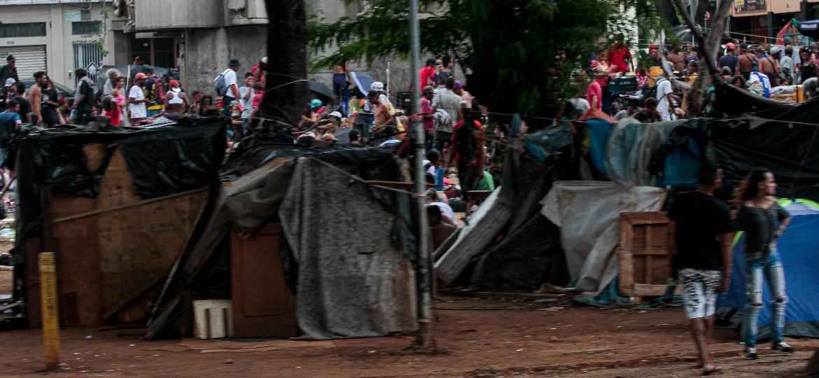 Movimentação de moradores de rua e usuários de crack na Praça Princesa Isabel, na região central de São Paulo, na tarde desta quarta-feira(30) - BRUNO ESCOLASTICO/PHOTOPRESS/ESTADÃO CONTEÚDO