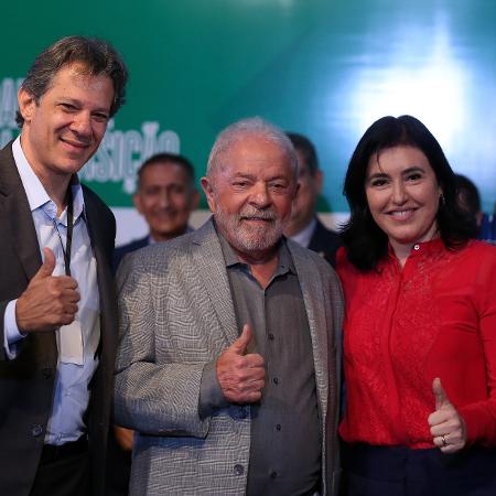 O ministro da Fazenda, Fernando Haddad, com o presidente Lula e a ministra do Planejamento, Simone Tebet - Pedro Ladeira/Folhapress