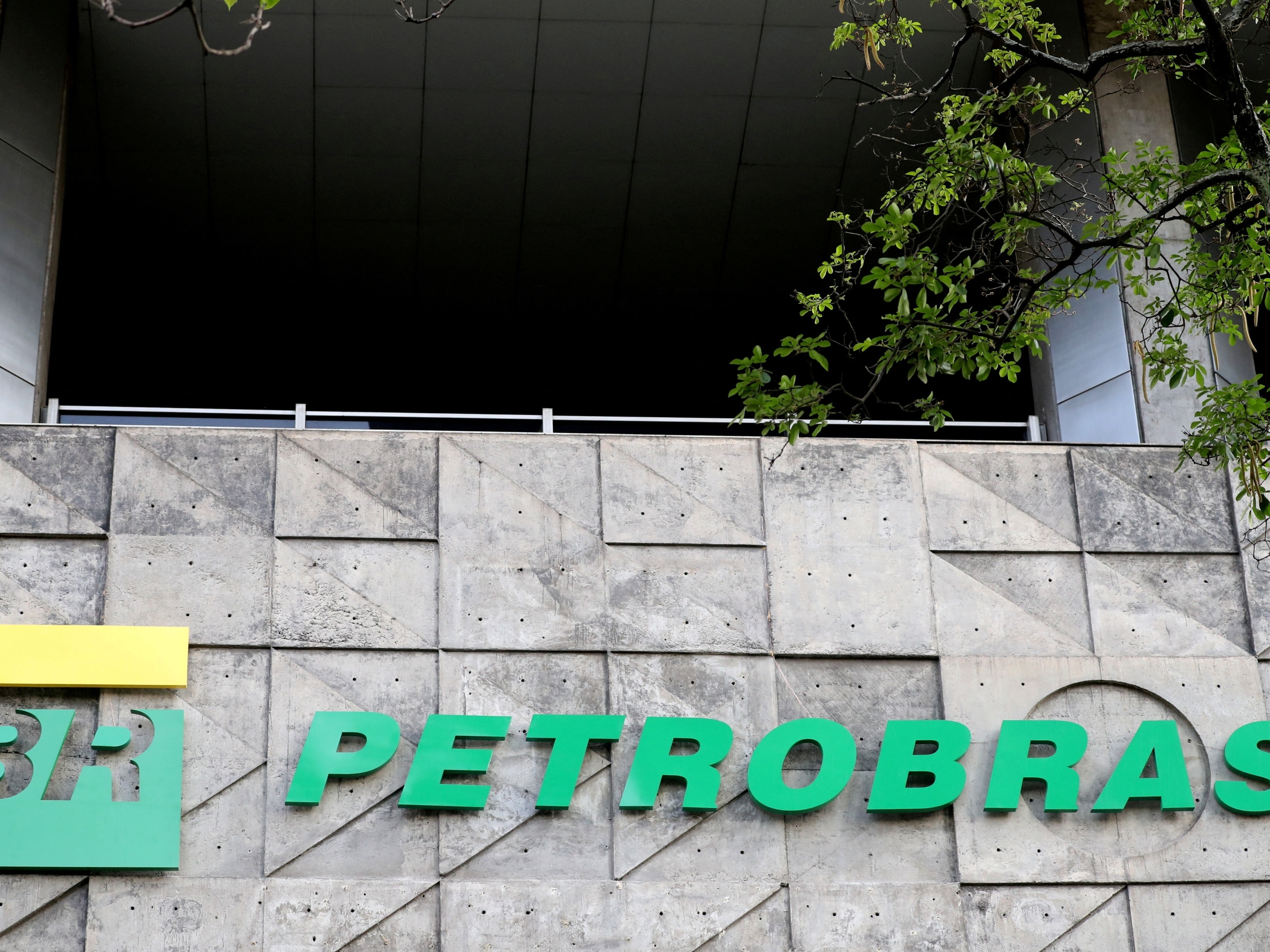 Petrobras e Vale pagaram bilhões; vale investir para ter renda em 2024?