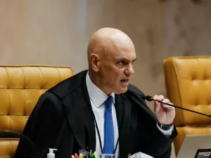 Moraes manda PGR reavaliar investigação contra Bolsonaro arquivada por Aras
