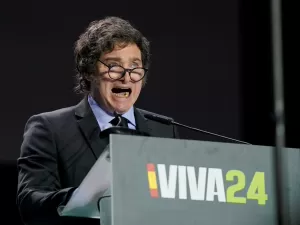 Oposição diz que Milei isola Argentina do mundo após ofensas a Sánchez