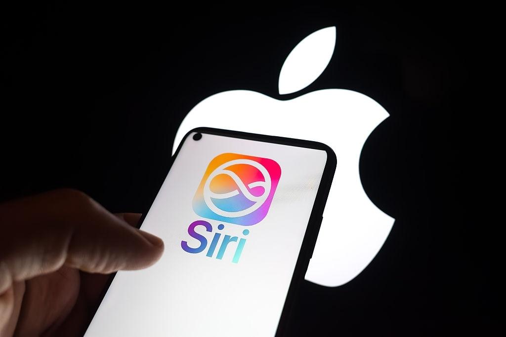 Logo da Siri em uma tela de smartphone - undefined
