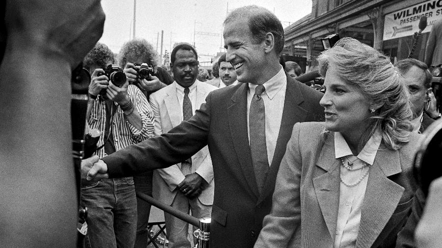 9.jun.1987 - O senador Joe Biden com sua mulher, Jill Biden, depois de anunciar sua campanha presidencial em Wilmington - Keith Meyers/The New York Times