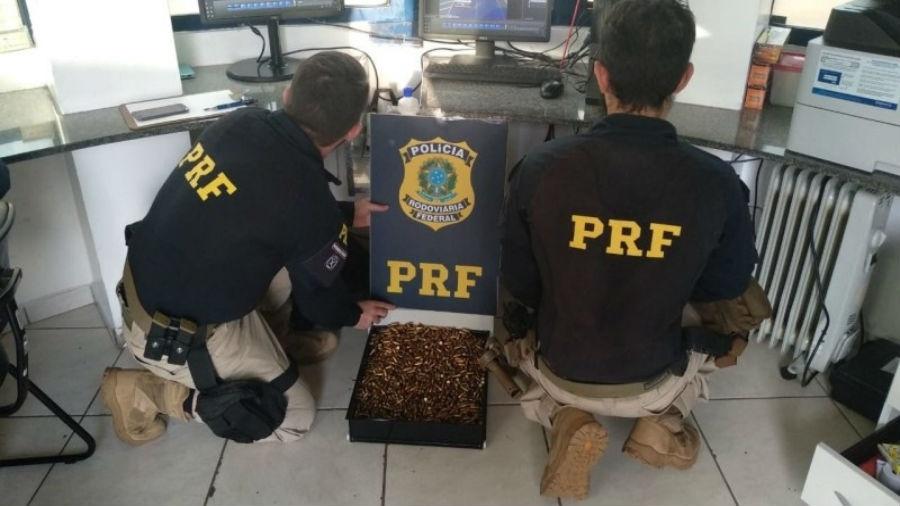Polícia Rodoviária Federal apreendeu três pistolas e 2.492 mil munições em Catanduvas, na região oeste do Paraná  - Divulgação/Polícia Rodoviária Federal 