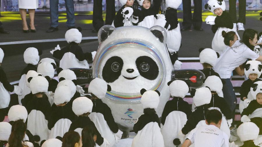 Mascotes dos Jogos Olímpicos de Inverno Pequim-2022 durante cerimônia em Pequim - Reprodução
