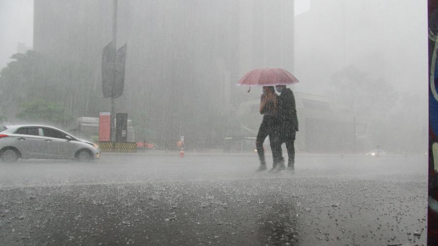 Chuva atinge regiões da capital paulista; CGE alerta sobre possibilidade de alagamentos em trechos da cidade - ROBERTO SUNGI/FUTURA PRESS/FUTURA PRESS/ESTADÃO CONTEÚDO
