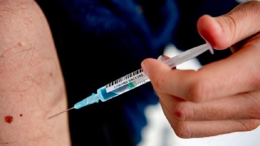 Brasil pode sofrer com falta de equipamentos para vacinação contra a covid-19 - Getty Images