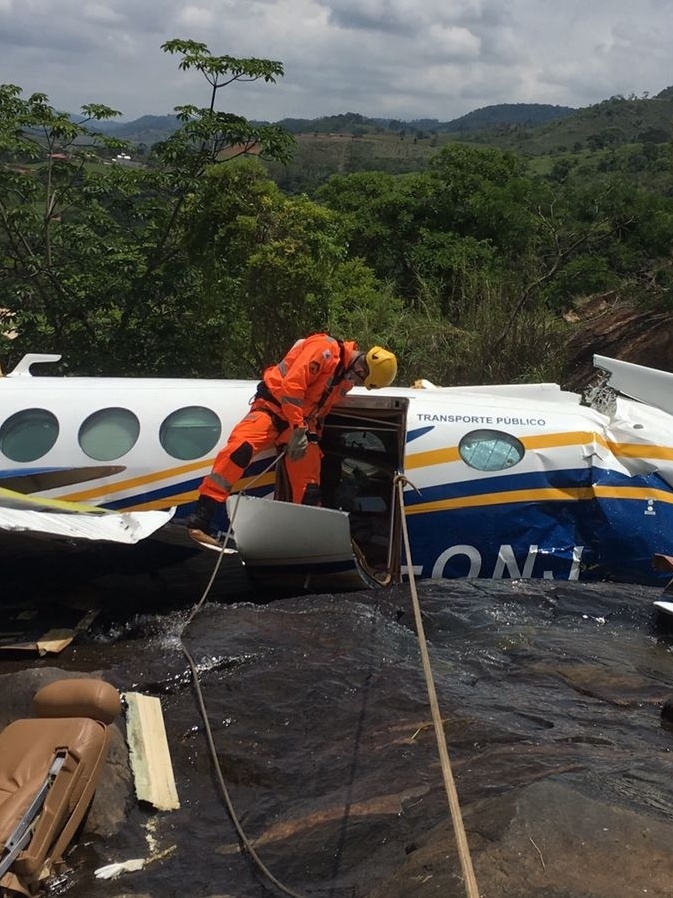 Motores do avião que caiu com Marília Mendonça são resgatados – Amigos de  Pelotas