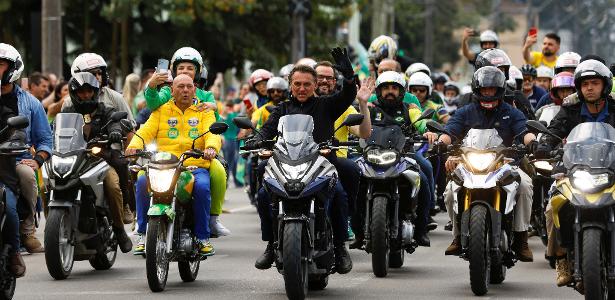 1º.out.2022 - Bolsonaro em motociata em Joinville (SC)