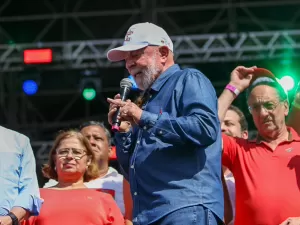'Ato foi mal convocado', diz Lula para público pequeno na arena Corinthians