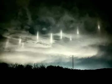 Invasão alienígena? O que são os 'pilares de luz' vistos no céu do Japão 