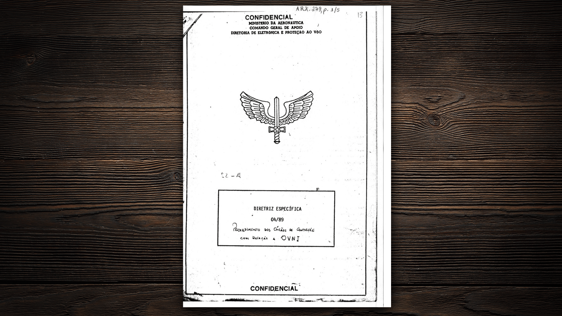 9.ago.2017 - Entre 1969 e 1972, a Força Aérea teve uma divisão especial para investigar casos de óvnis, produzindo relatórios e orientações gerais - Arte/UOL