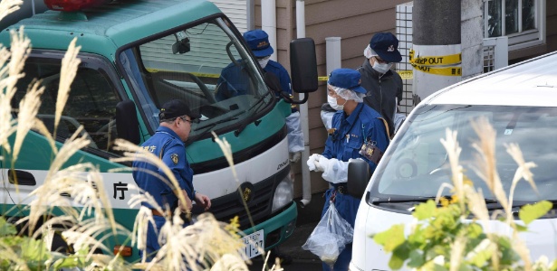 Polícia técnica faz buscas na casa onde foram encontrados os corpos - Toru Yamanaka/AFP