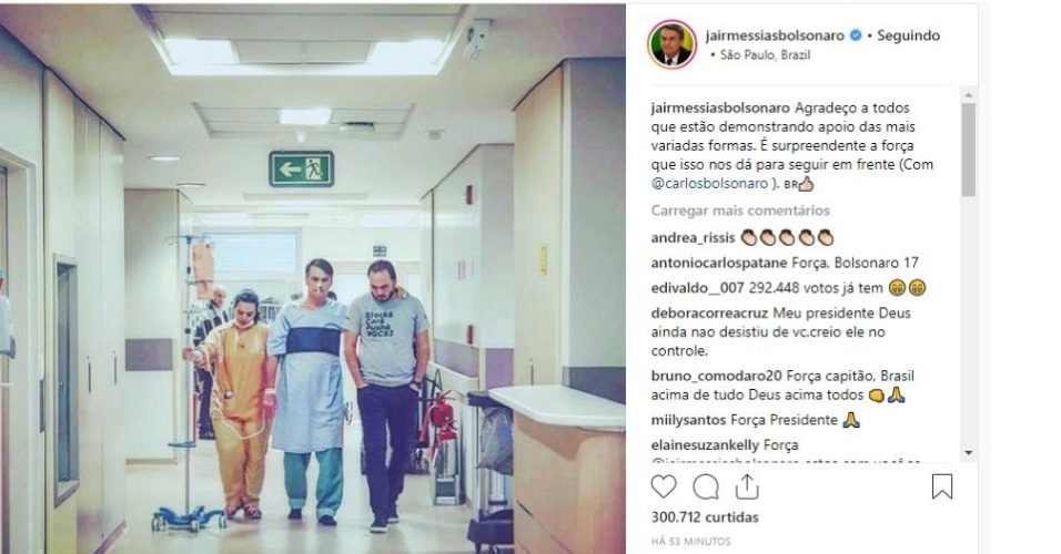 19.set.2018 - O candidato Jair Bolsonaro (PSL-RJ) postou foto em que caminha no hospital ao lado do filho Carlos