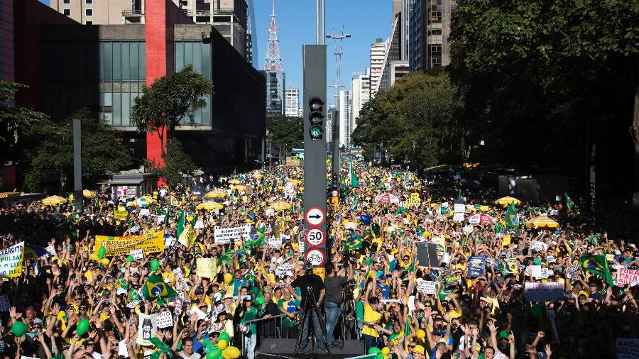 Manifestantes participam de ato em apoio ao ministro Sergio Moro na Avenida Paulista, em São Paulo - Bruno Rocha/FotoArena/Estadão Conteúdo
