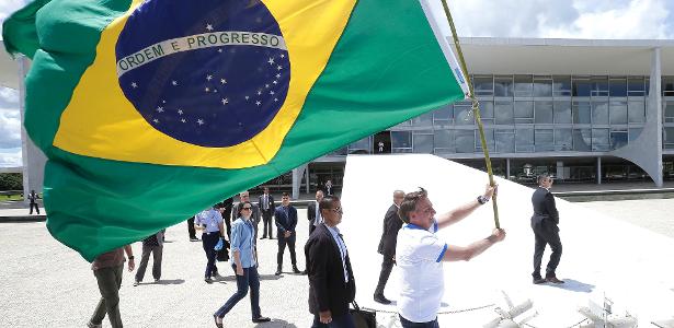 Ministério da Saúde se cala sobre Bolsonaro atropelar cartilha sanitária em ato