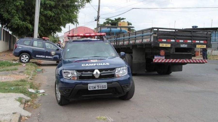 03.04.2020 - Carros da Guarda Municipal de Campinas apoiam distribuição de cestas básicas pela cidade - Manoel de Brito/Divulgação
