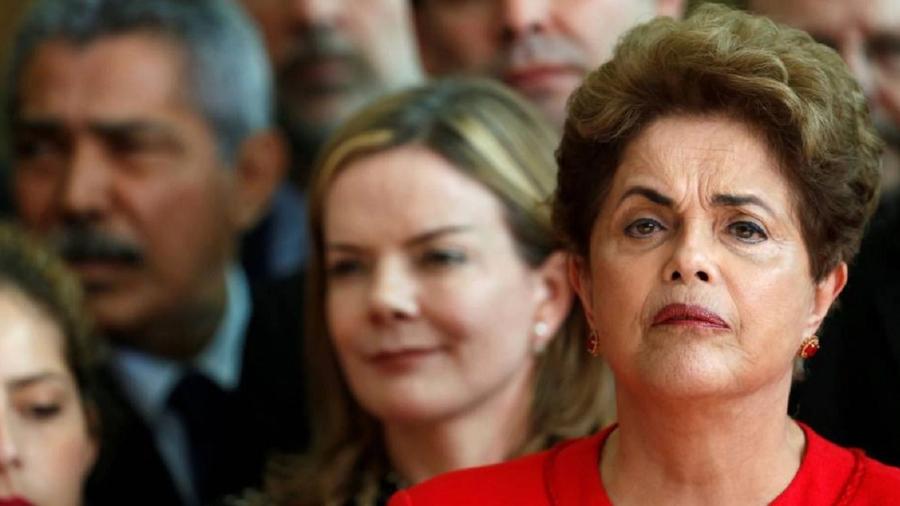 Dilma Rousseff logo depois de o Senado cassar o seu mandato, no dia 31 de agosto de 2016. Agente do FBI se referiu ao fato como evidência da eficiência do trabalho do órgão - Bruno Keller/Reuters