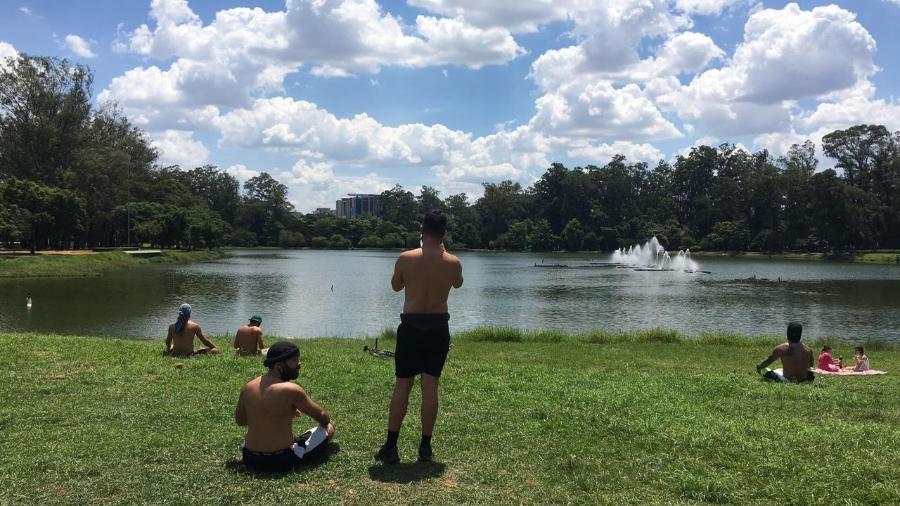 Frequentadores do Parque Ibirapuera neste sábado - Gabriel Toueg/UOL