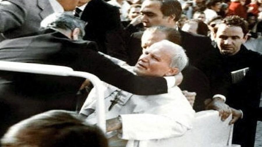 O atentado ao Papa João Paulo 2º em 1981; o momento faz 40 anos hoje - Reprodução/STR New/Reuters