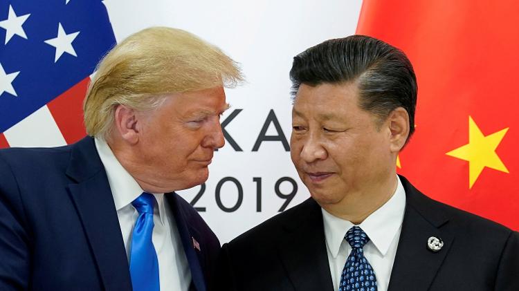 O presidente americano Donald Trump e o presidente chinês Xi Jinping no Japão em 2019 O presidente americano Donald Trump e o presidente chinês Xi Jinping no Japão em 2019