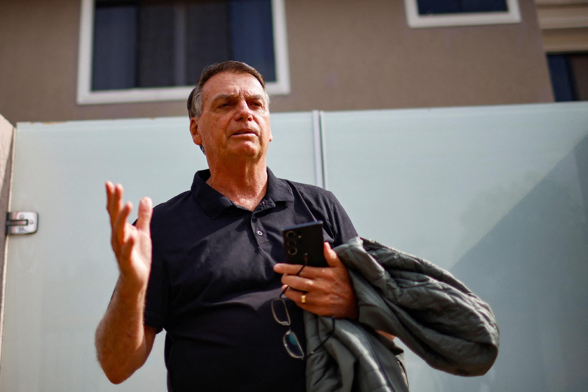 Bolsonaro cancela todas as agendas de maio ap&oacute;s ser internado em SP