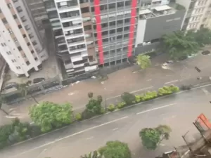 Chuva causa alagamentos e deixa moradores ilhados em São Paulo; veja vídeo