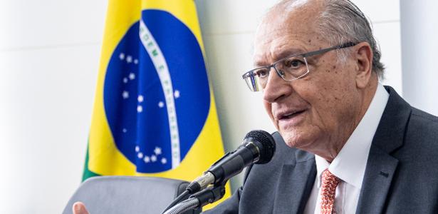 Dois estados não devem aderir à subvenção ao diesel importado, diz Alckmin