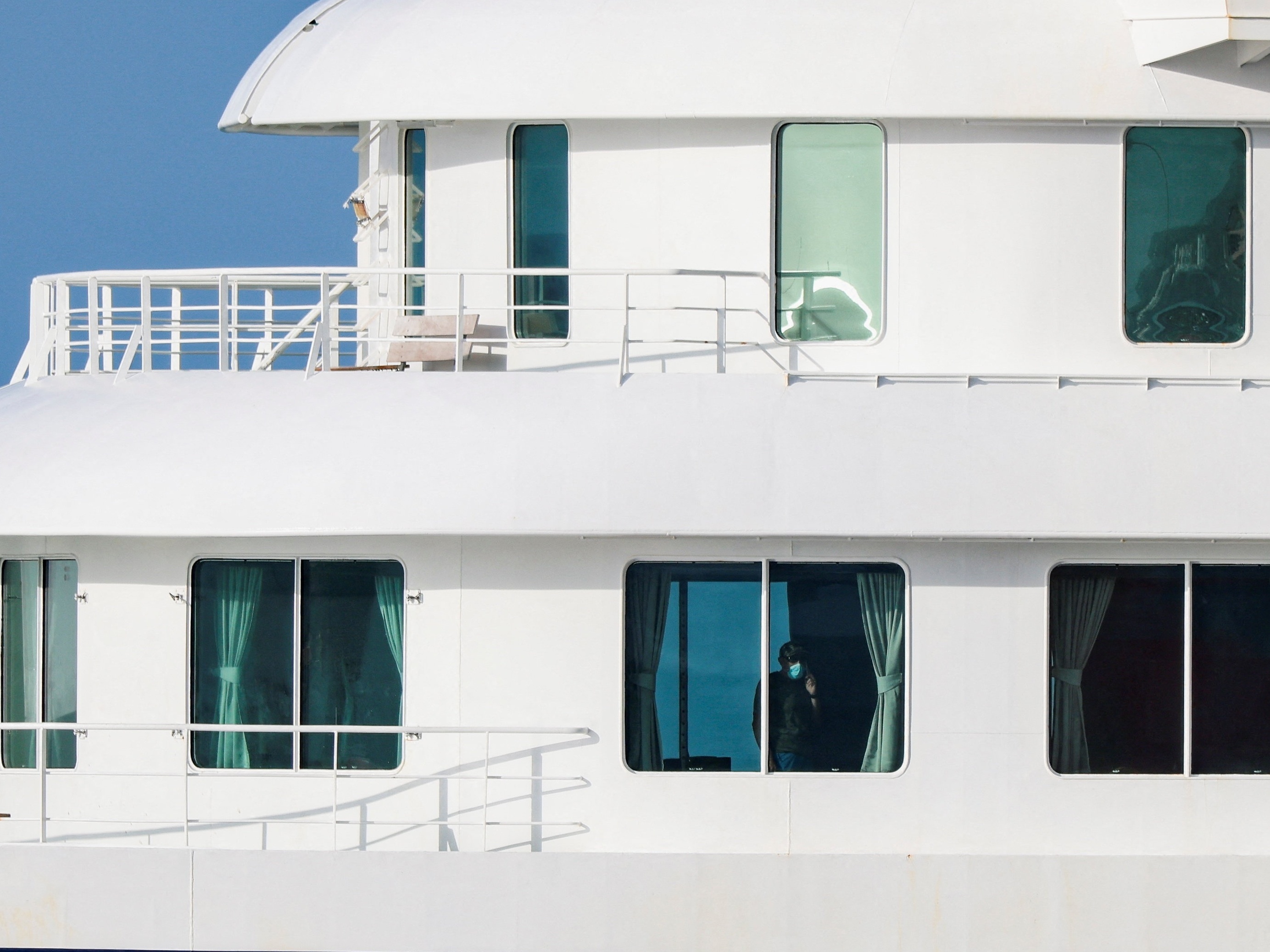 Surto de Hantavírus em Navio: Passageiros Começam a Desembarcar na Espanha em Meio a Temores