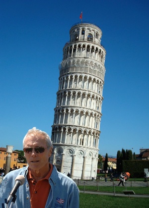 Uma montagem do ator Clint Eastwood, em frente à Torre de Pisa, que fica na Itália, foi usada no estudo - Matias Ison via The New York Times