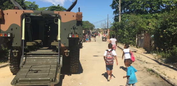 14.ago.2018 - Presença dos militares fez confrontos entre milicianos e facção pararem em Antares - Luis Kawaguti / UOL