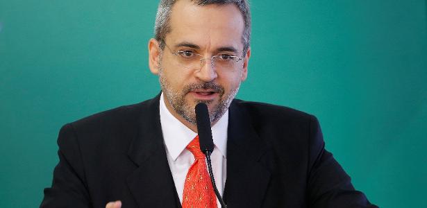 Após boletins vazarem, ministro da Educação explica reprovações na USP