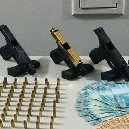 Polícia de MG apreende arma banhada a ouro - Divulgação/Polícia Militar de MG