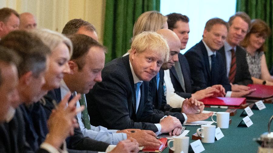 O primeiro-ministro britânico Boris Johnson com seu novo corpo ministerial - Aaron Chown/Pool via Reuters