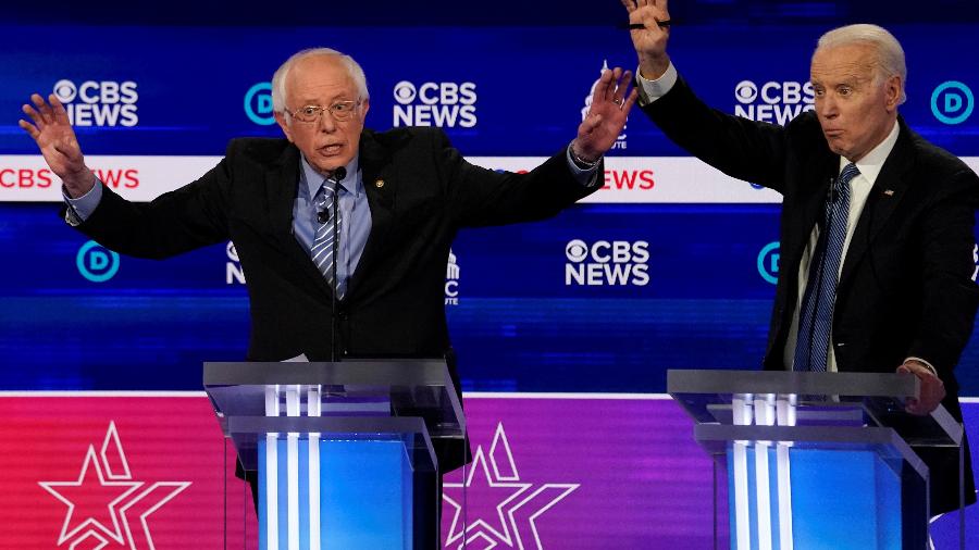 26.02.2020 - Bernie Sanders e Joe Bider participam de debate com outros pré-candidatos à indicação do partido Democrata para disputar a Presidência dos EUA - Jonathan Ernst/Reuters