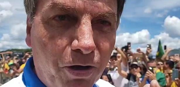 Protestos em meio ao surto de covid-19 | Em ato, Bolsonaro ignora próprio governo e toca em apoiadores