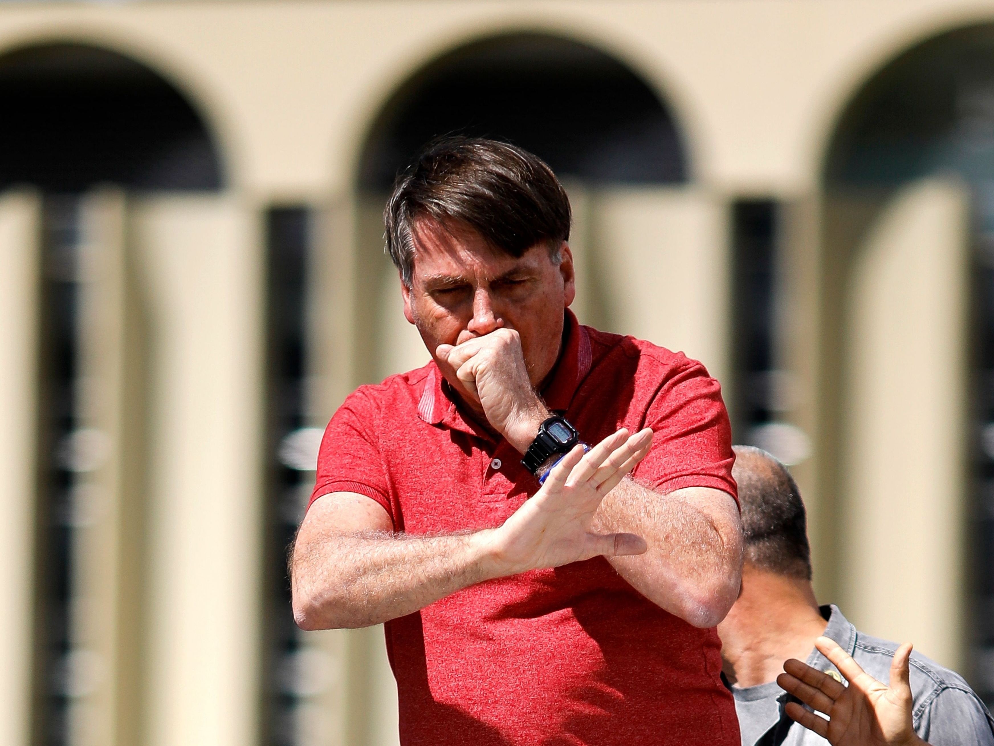 "Chega da velha política"? É só o que Bolsonaro está fazendo, negociando