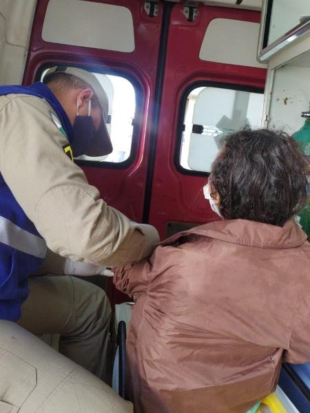 Mulher precisou de atendimento médico após ser resgatada de cárcere privado no Paraná - Divulgação/Polícia Civil