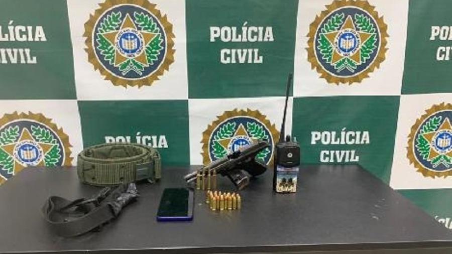 Itens apreendidos com ex-militar apontado como armeiro do tráfico, no Rio - Divulgação/Polícia Civil