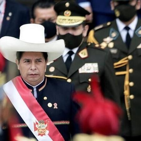 Pedro Castillo, presidente do Peru, saindo do Congresso peruano em Lima - Angela Ponce/Reuters