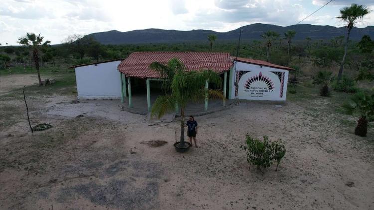 Escola montada na aldeia Cajueiro, em Poranga (CE)